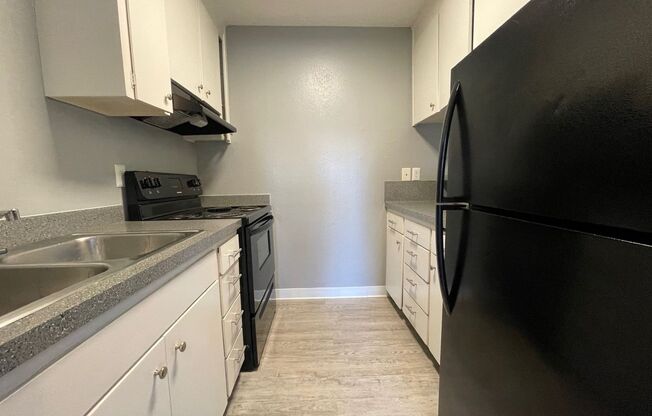 2 beds, 1 bath, 950 sqft, $1,595, Unit 05