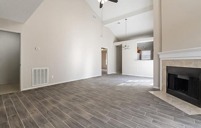 711 MEADOWCREEK CT