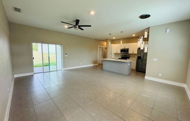 BEAUTIFUL Home  4 Bedroom, 2 Bathroom in Poinciana!!