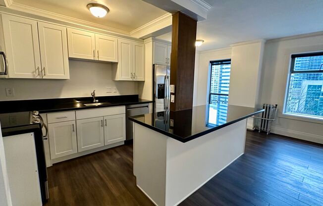 1 bed, 2 baths, 1,081 sqft, $2,795