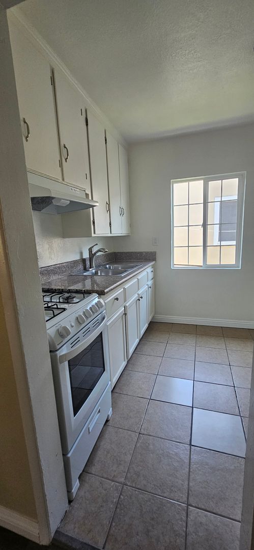 Studio, 1 bath, $1,450