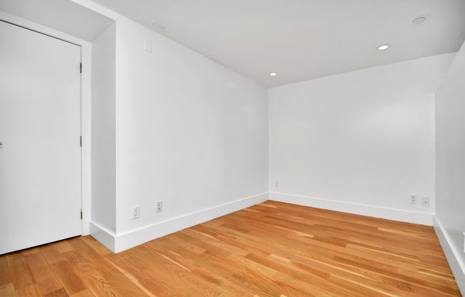 2 beds, 2 baths, $4,595, Unit 4E