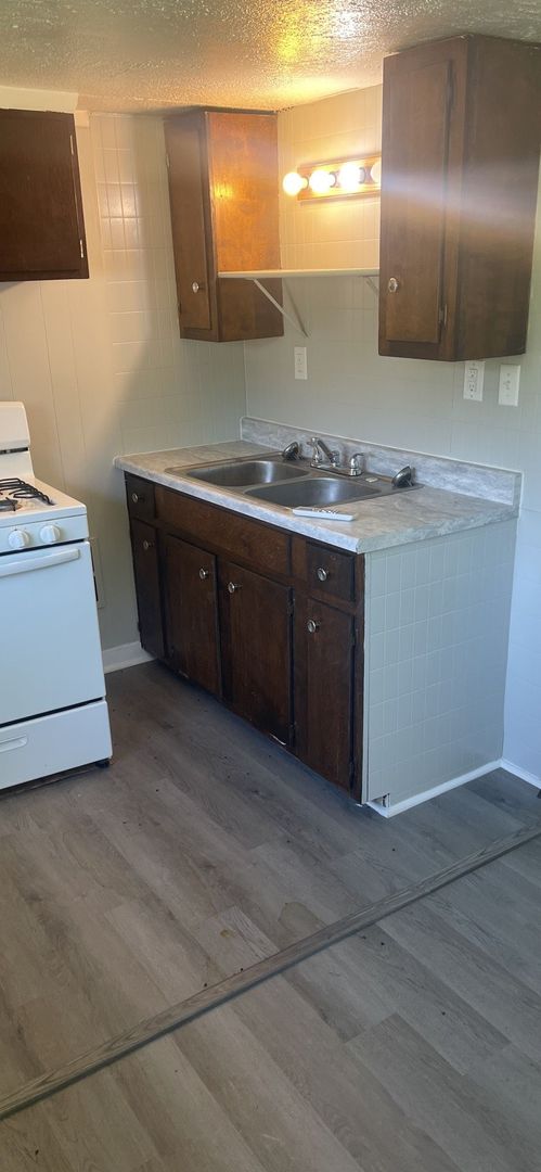 Studio Apartment Near I-70 & Holt Rd **Move in Special $200 off 1st Month Rent**