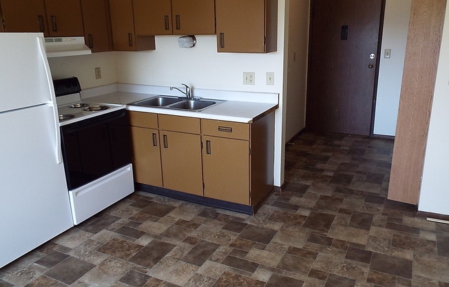 Studio, 1 bath, 300 sqft, $565, Unit 27