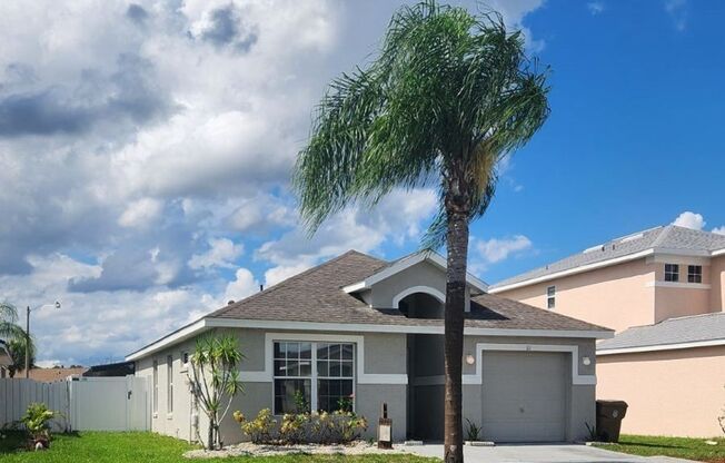 4/2 Pool Home in Kissimmee - Landscaping and Pool Care included!