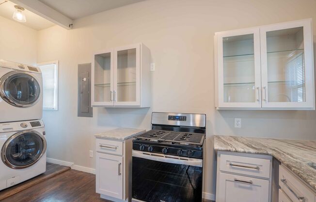 2 beds, 1 bath, $1,050