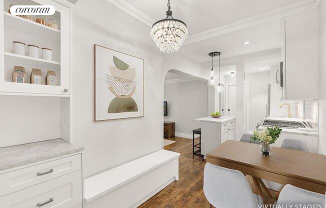 210 W 19 ST