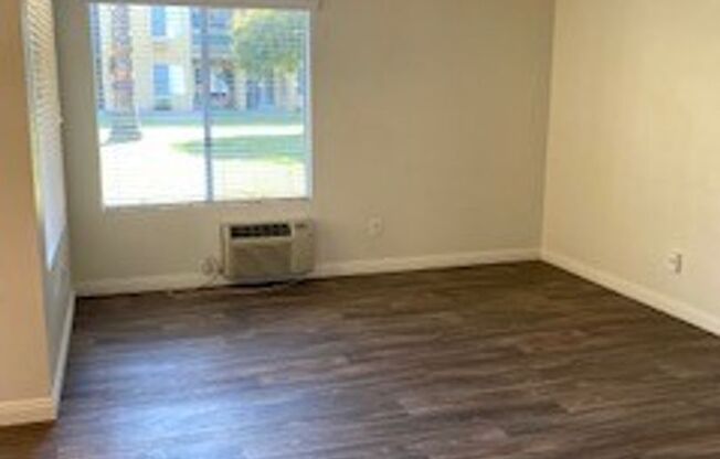 2 beds, 1 bath, $2,100, Unit 15