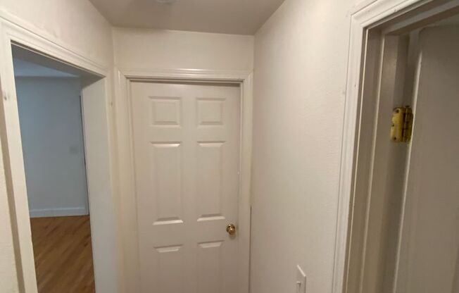 2 beds, 1 bath, $1,595