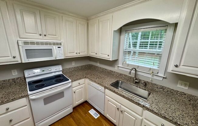 5 minutes to White Oak!