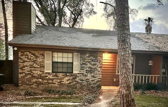 Great townhome in Brewster Estates!
