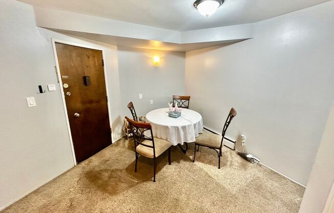 2 beds, 1 bath, 844 sqft, $2,440, Unit 07