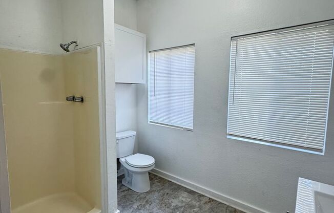 2 beds, 1 bath, $1,200, Unit Second St