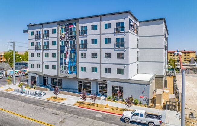 Studio, 1 bath, 480 sqft, $1,299, Unit 502