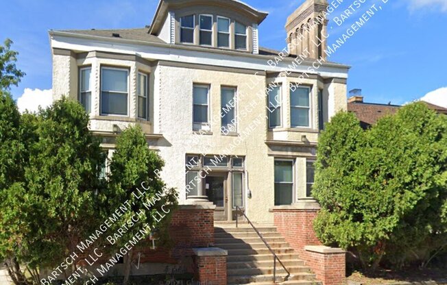 1033 N 35 ST