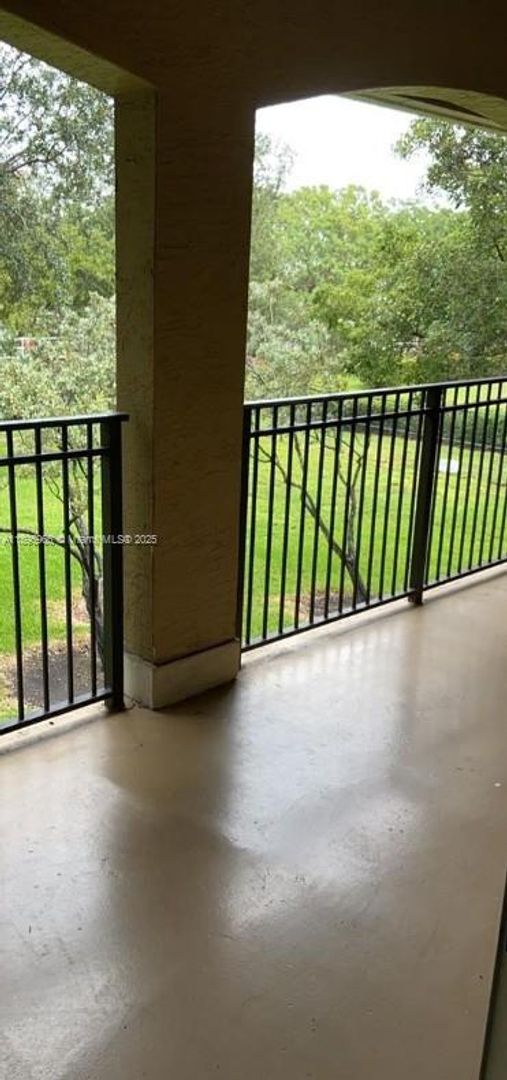 230 SW 117TH TER # 11208 PEMBROKE PINES, FL 33025