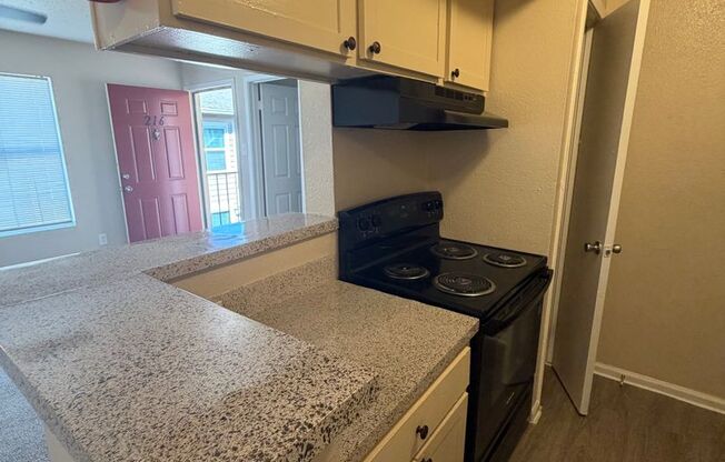 2 beds, 2 baths, 844 sqft, $1,155, Unit 216