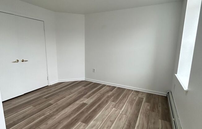 2 beds, 1 bath, $1,400, Unit 836 N Preston St - D