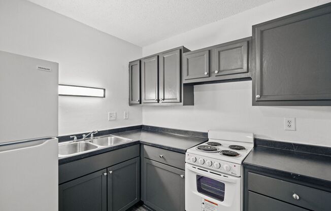 1 bed, 1 bath, 575 sqft, $825, Unit 01-002