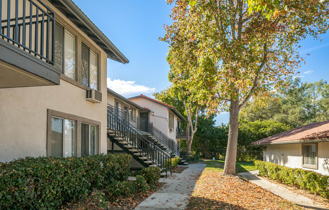 the preserve at ballantyne commons apartments walking path and balconies