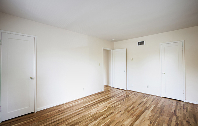 2 beds, 1 bath, $1,900