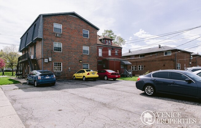 2 beds, 1 bath, $1,095, Unit 1669 N 4th Apartment B3