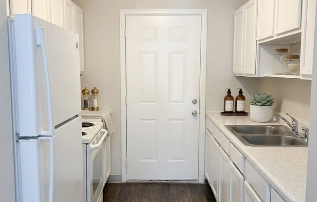 Kitchen — Sunridge Apartment Homes, Englewood, CO