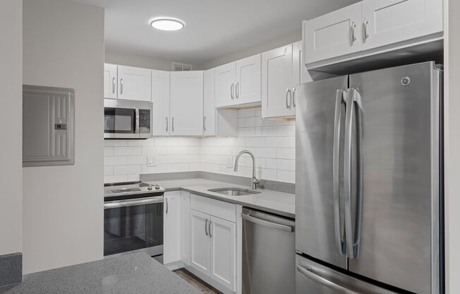 1 bed, 1.5 baths, 667 sqft, $2,400, Unit 8L