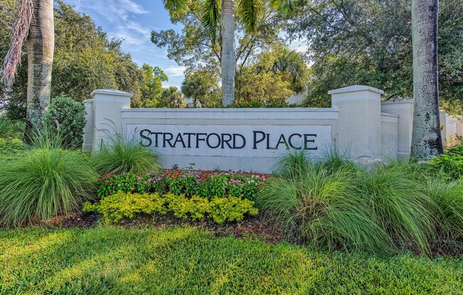 STRATFORD PLACE 3/2.5 Unfurnished Townhome with a one car garage!