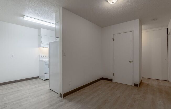 2 beds, 1 bath, 728 sqft, $1,400, Unit 825-29