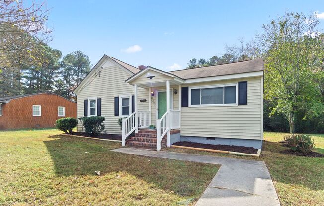 Cute as a Button, Refreshed 2 Bedroom 1 Bath Home in Williamsburg, Virginia!