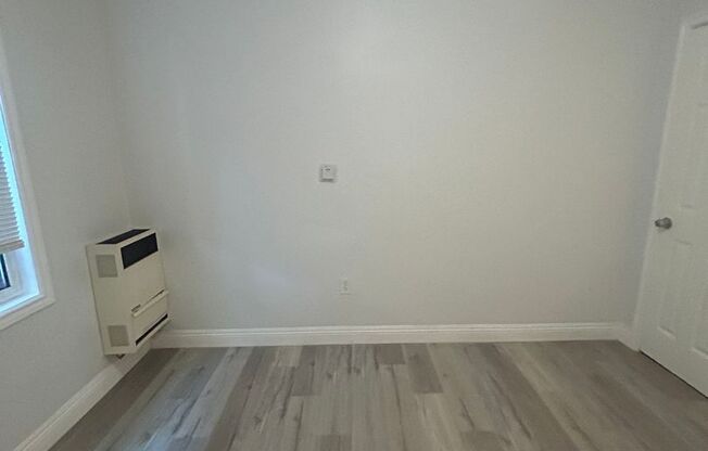 3 beds, 1 bath, $3,200, Unit 442 - A