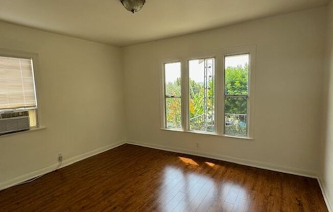 2 beds, 1 bath, $2,995