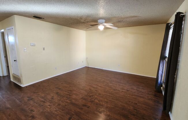 2 beds, 1 bath, $995, Unit Unit 4