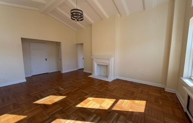 1 bed, 1 bath, 803 sqft, $2,450, Unit Royal York 1106