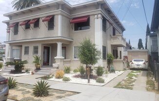 1005 E 2 ST
