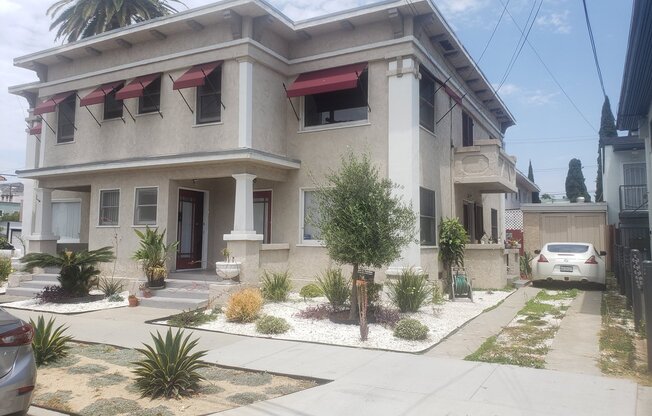 1005 E 2 ST