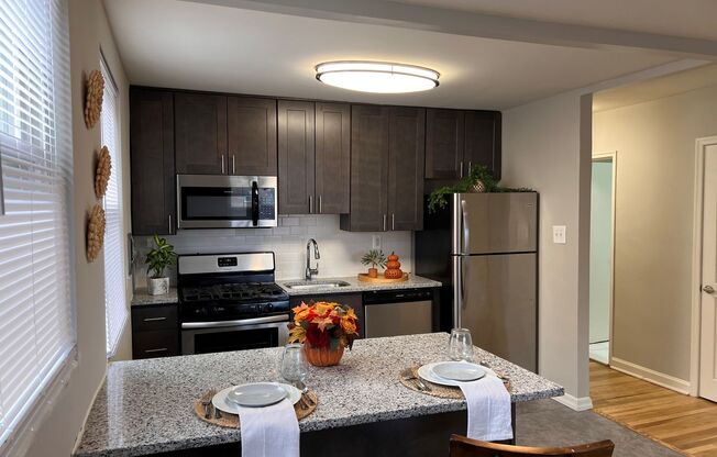2 beds, 1 bath, 730 sqft, $2,145, Unit B4-4