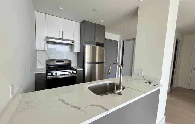 39 11 QUEENS BLVD