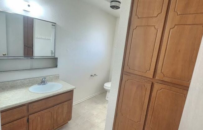 2 beds, 1 bath, $1,200