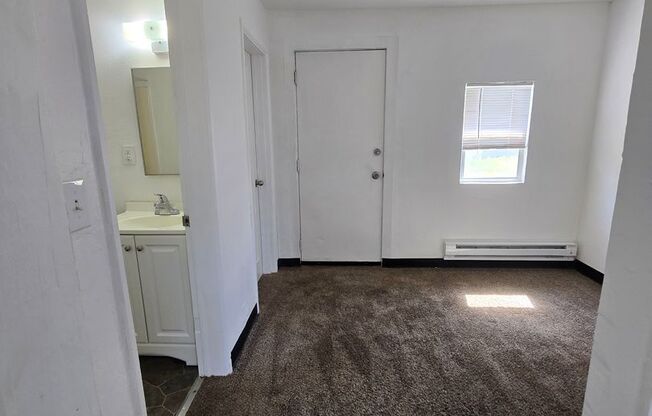 1 bed, 1 bath, 450 sqft, $985, Unit 2