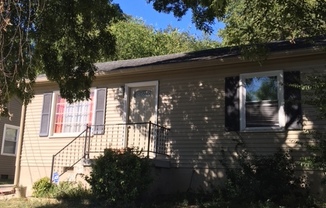 Charming Cottage in Sylvan Heights with Hardwood Floors, Granite Counter Tops, Fenced Yard, 2.5 Miles to Vandy