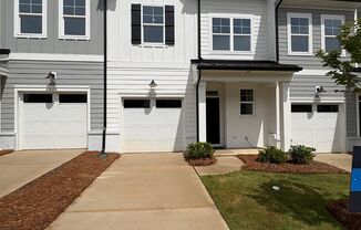 Beautiful End Unit Townhome in Griffith Lakes