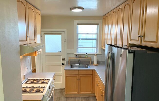 1659-1661 9th Ave.-LEASE ONLY