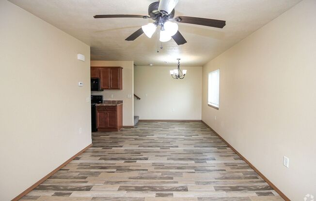 3 beds, 2.5 baths, 1,260 sqft, $1,640, Unit 6800-04
