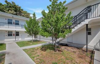 1710 NORTHWEST 1 CT