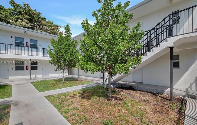 1710 NORTHWEST 1 CT