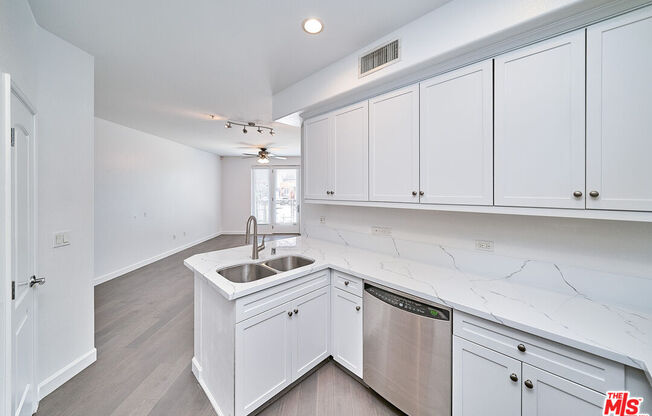 1 bed, 1 bath, 700 sqft, $2,700, Unit 103