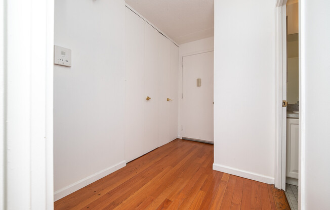1 bed, 1 bath, 597 sqft, $3,400, Unit 7V