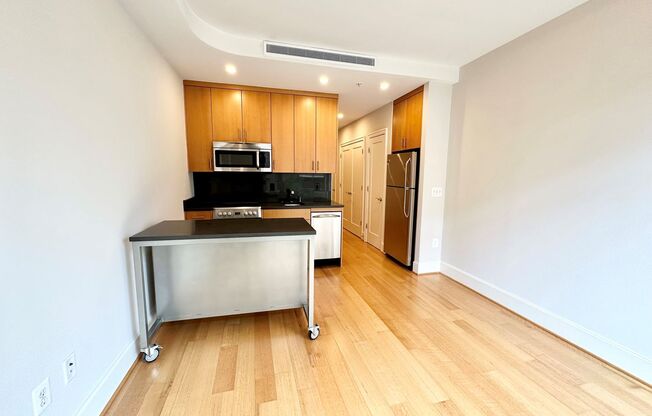 1 bed, 1 bath, $2,750, Unit 811
